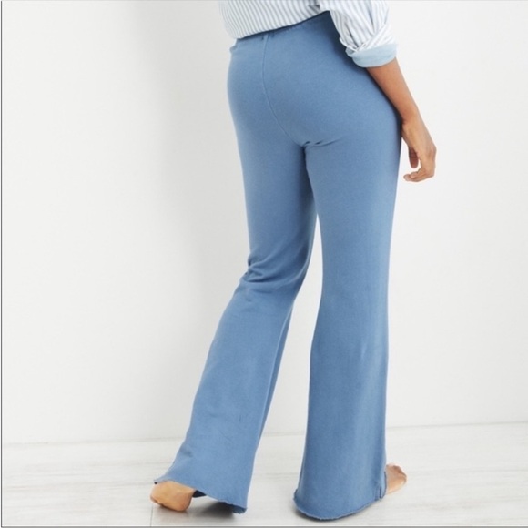 Aerie Weekend Kick It Flare Pant Medium - Picture 3 of 10